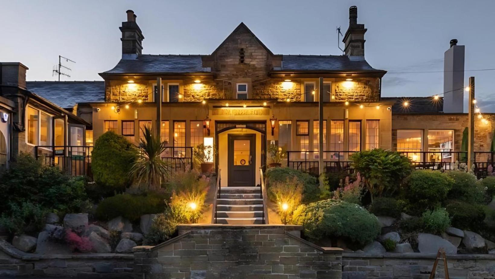 The Cross Scythes Hotel Sheffield Ngoại thất bức ảnh